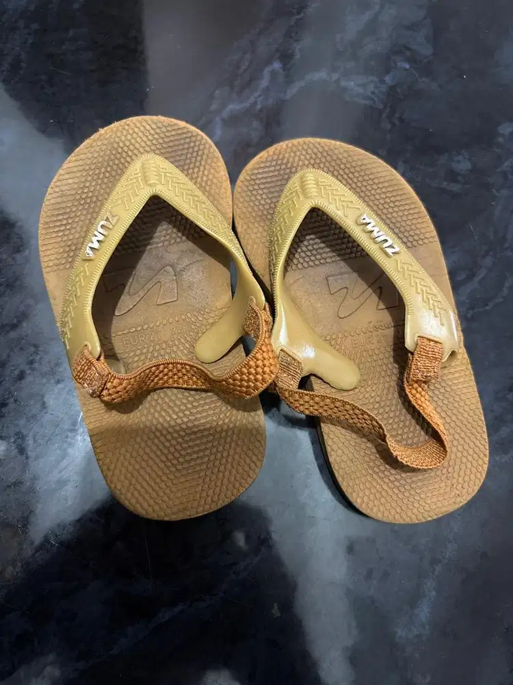 Sandal coklat zuma