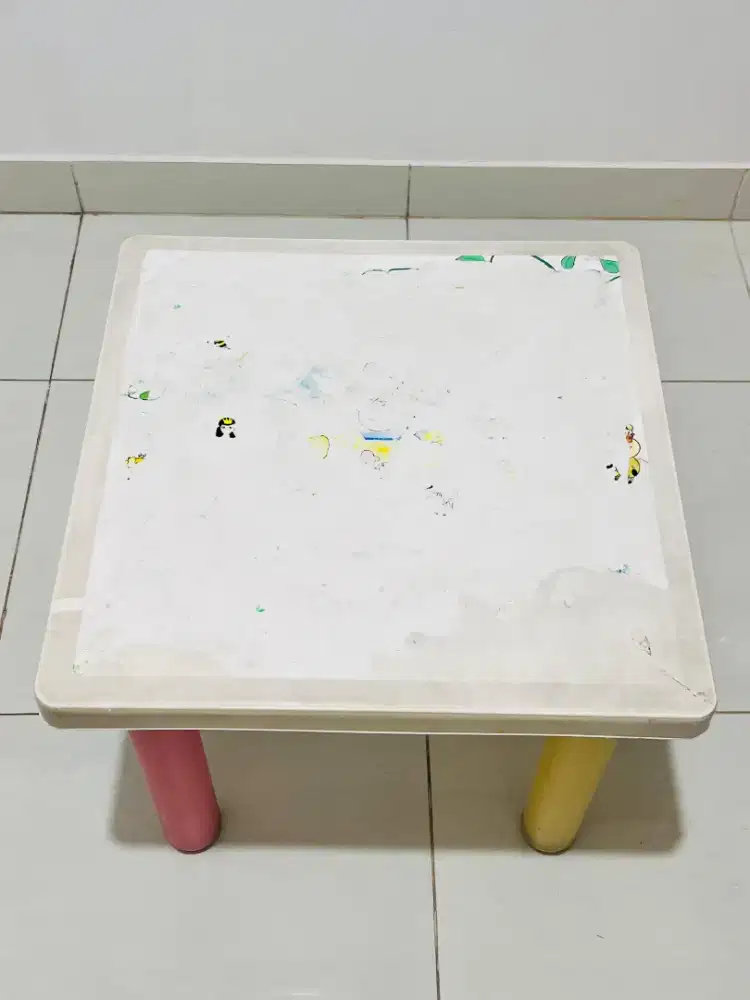 Meja plastic kecil