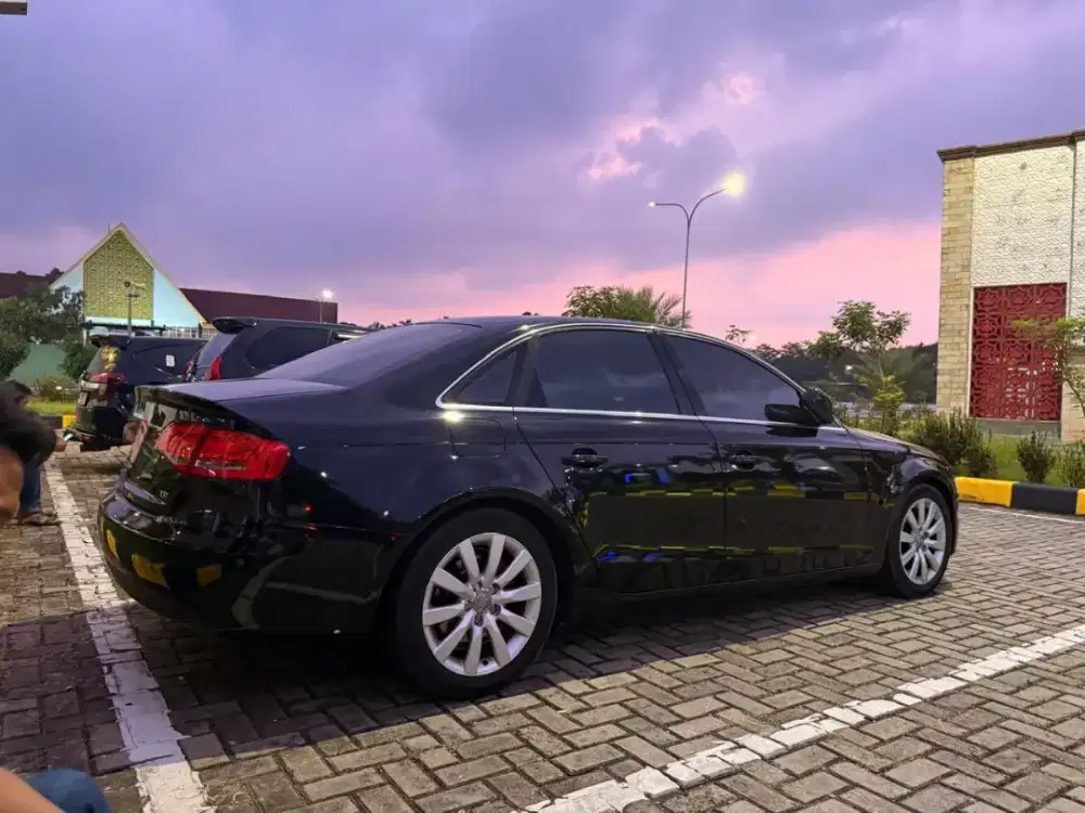 Audi A4 2011 Hitam