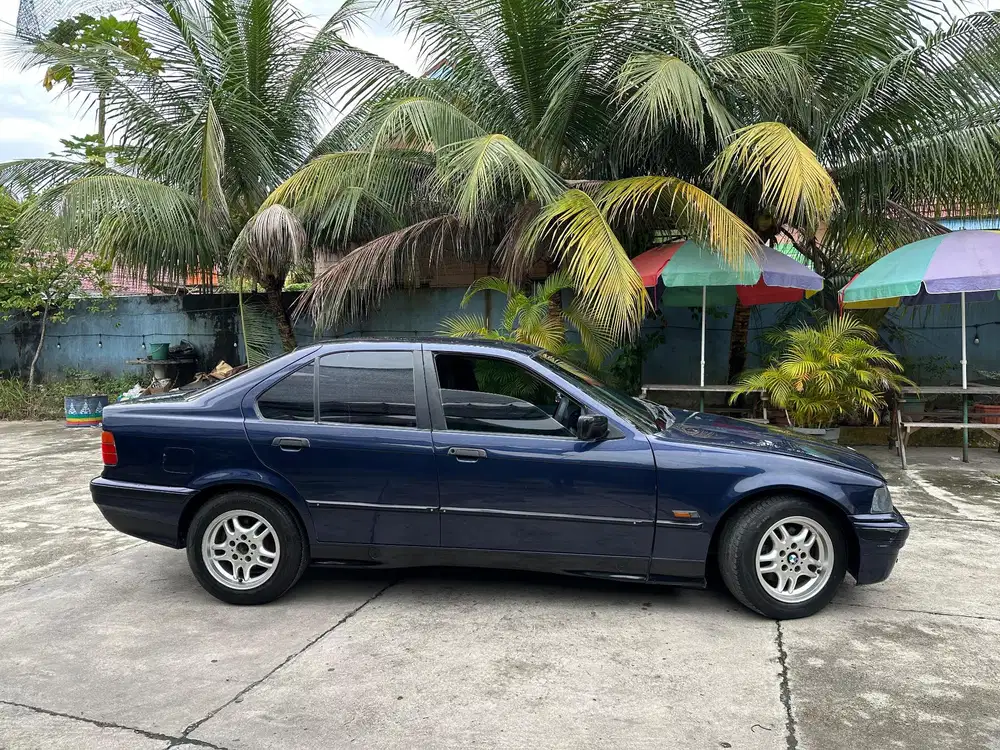 BMW 318i 1996 Bensin