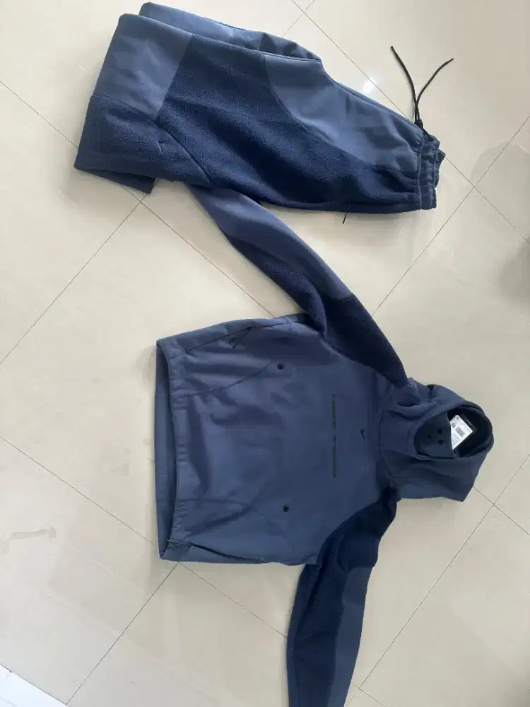 Nike satu set atasan dan bawahan