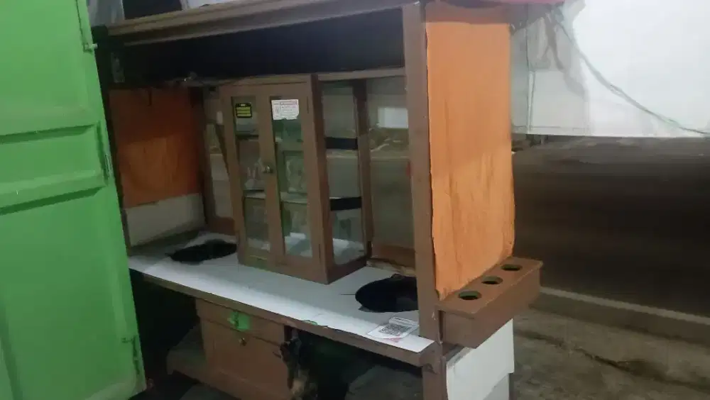 Grobak soto,dan meja lesehan buat mie ayam,bakso,bubur