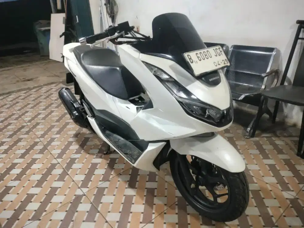 Honda PCX Keyles thn 2024 cw putih original mesin bagus motor terawat