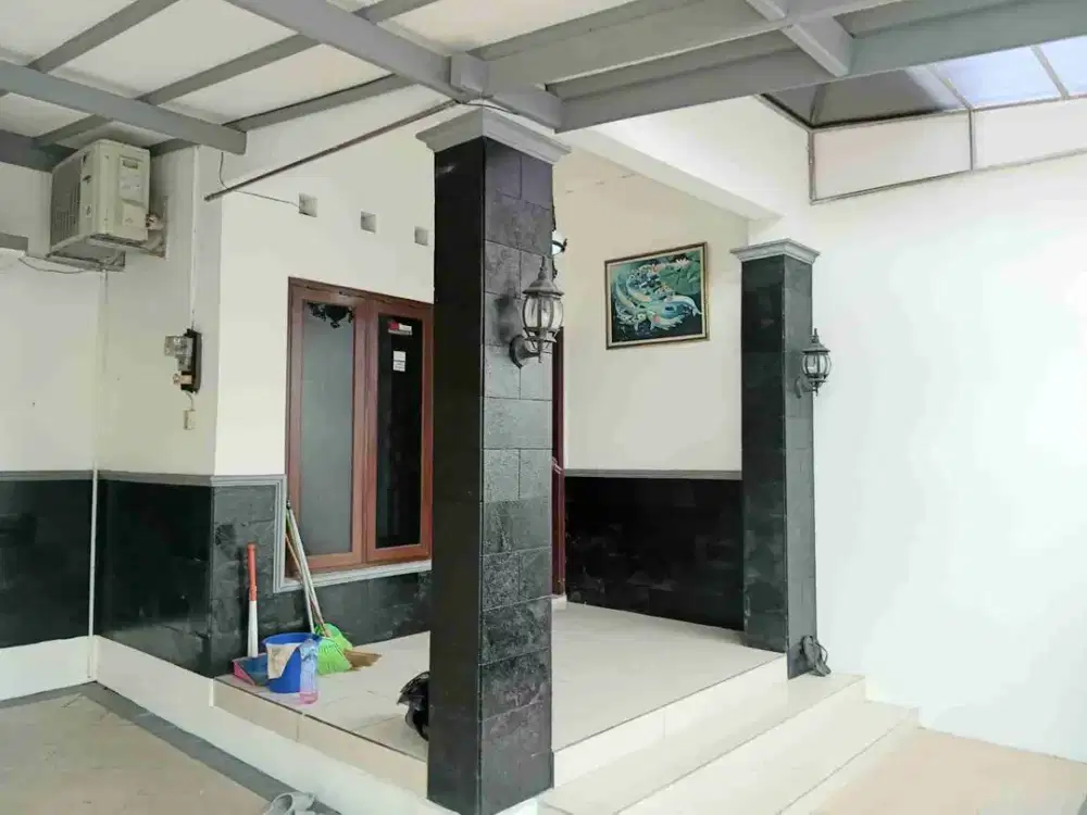 DISEWAKAN RUMAH DEKAT MALL LUIWES GENTAN