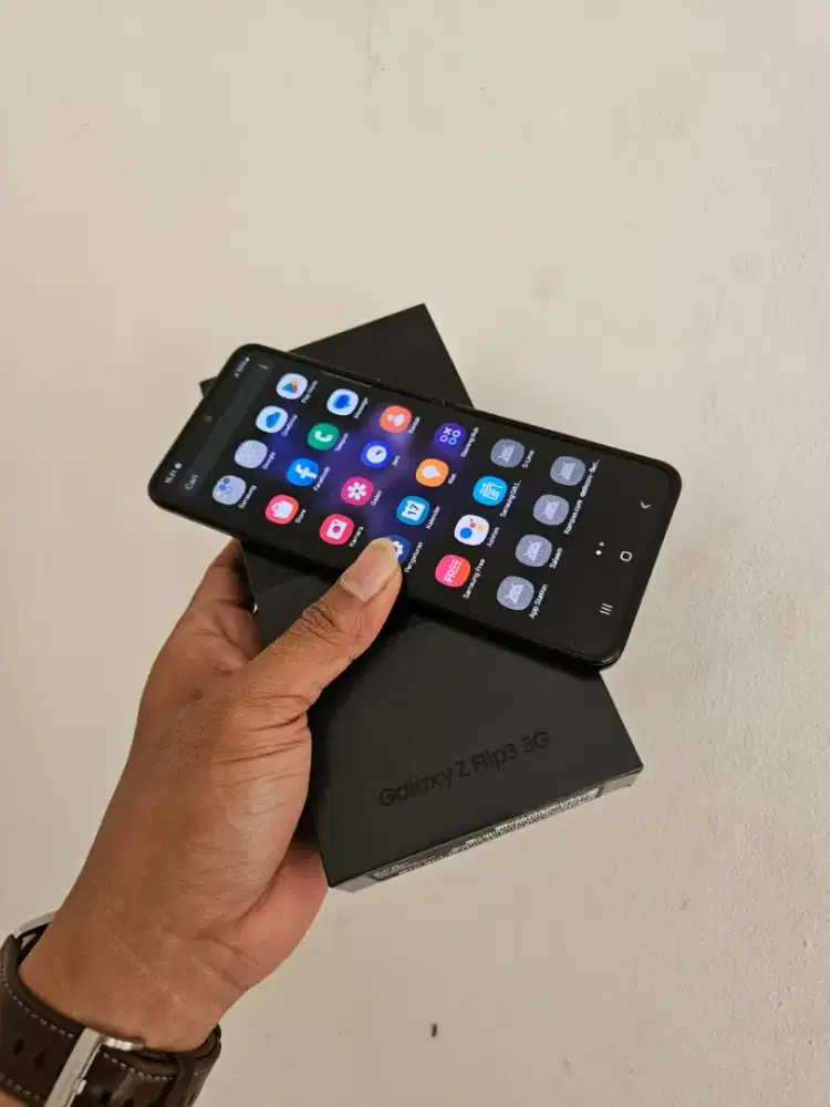 Samsung Z flip 3 8/256Gb resmi sein