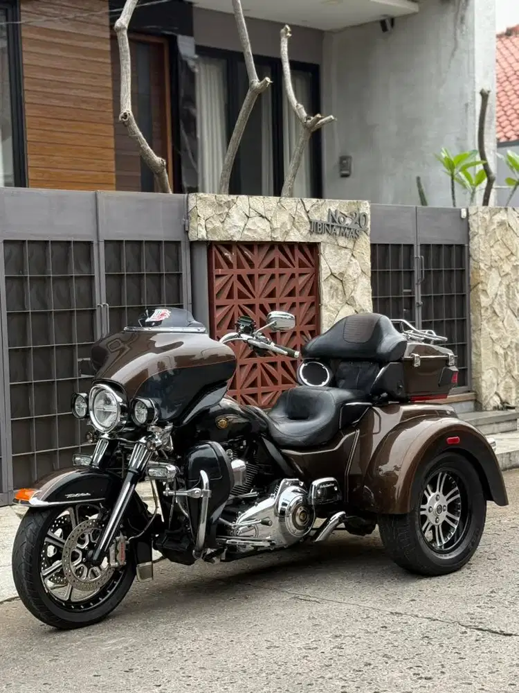 Harley Davidson ( Triglide Ultra Classic 2013 )