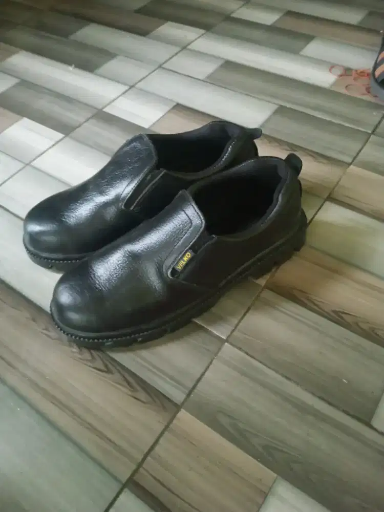 Jual sepatu safety size 44