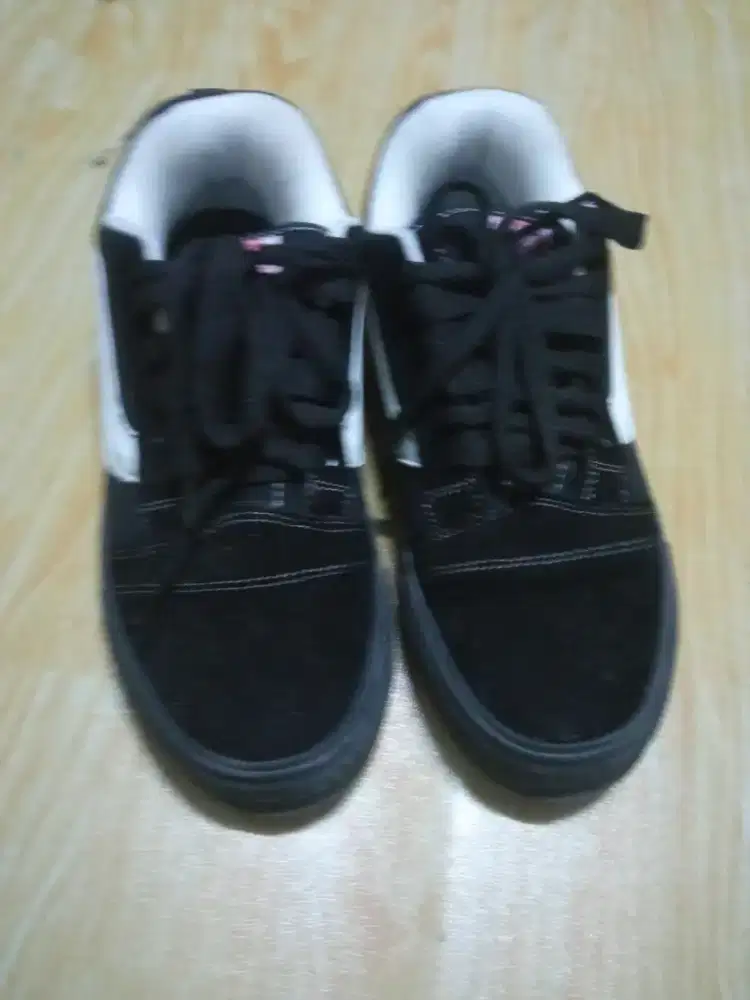 Bu sepatu vans ukuran 42