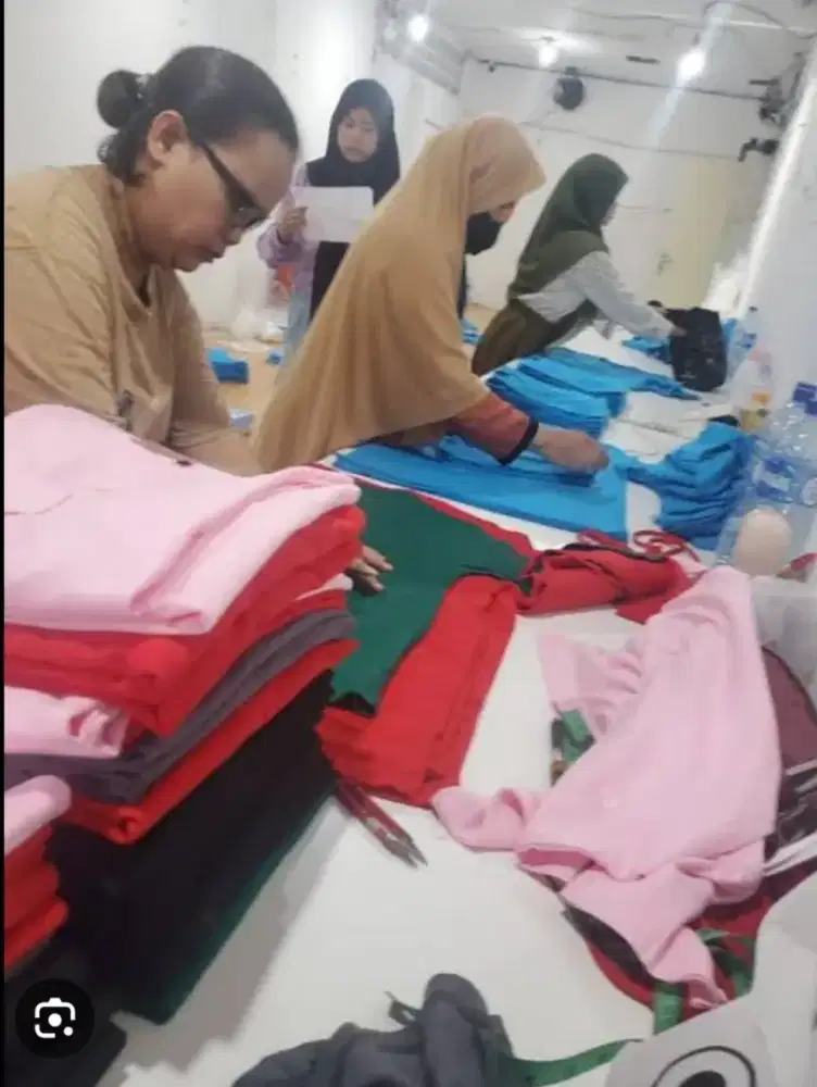DICARI WANITA TUKANG LIPAT BAJU OLSHOP