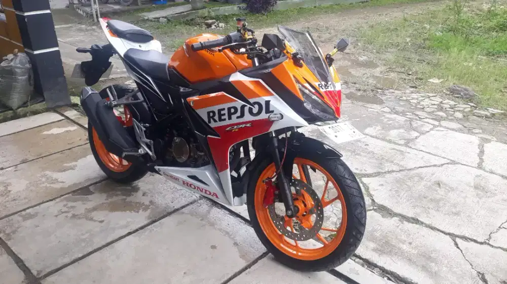Cbr 150 . Km baru 1000.