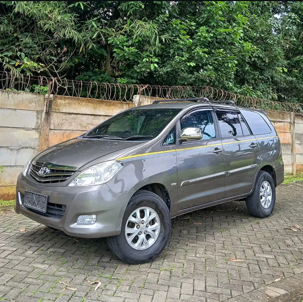 TOYOTA INNOVA 2.0 G AT 2010