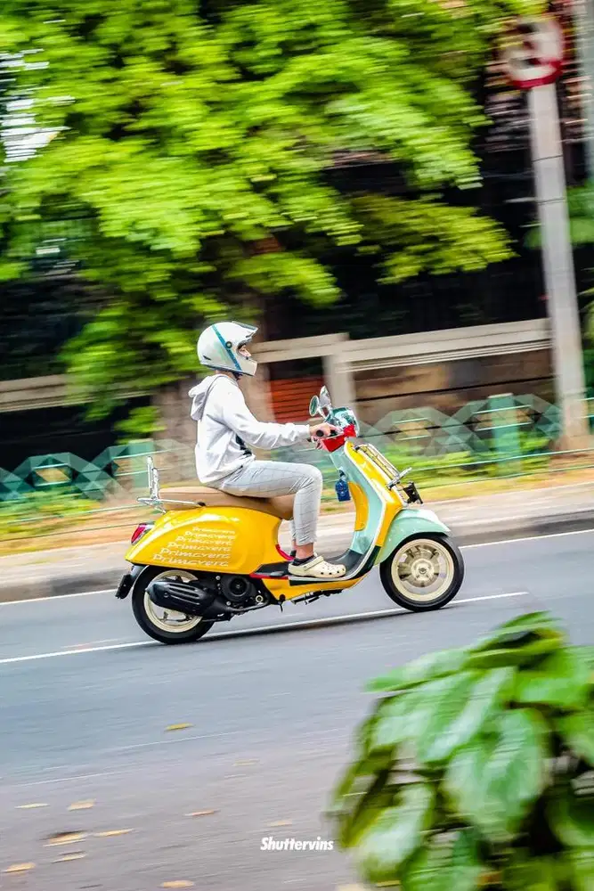 vespa primavera sean wotherspoon