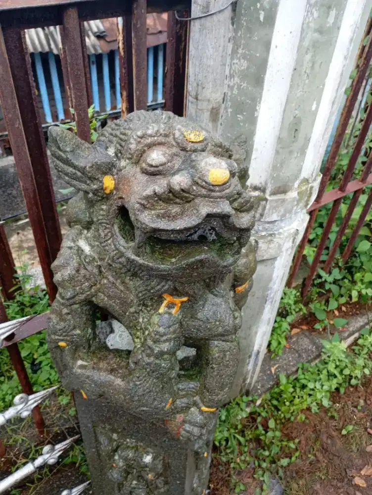 Sepasang patung batu kilin