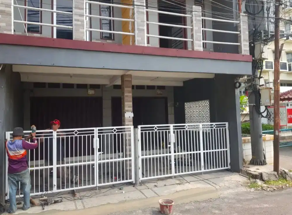 Disewakan Tinggal 1 Ruko 2 Lantai Samping Akper Jayakarta
