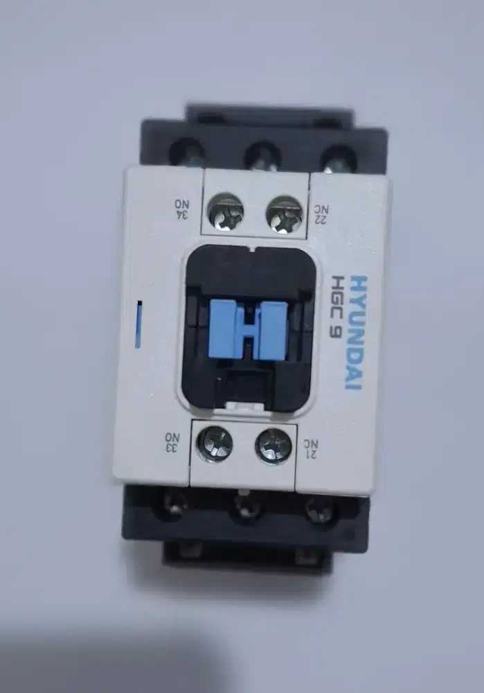 Magnetic contactor 3P 4kW 400V~ 1NO 1NC