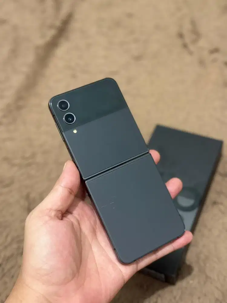 Samsung Z Flip 4 8/256GB SEIN FULLSET