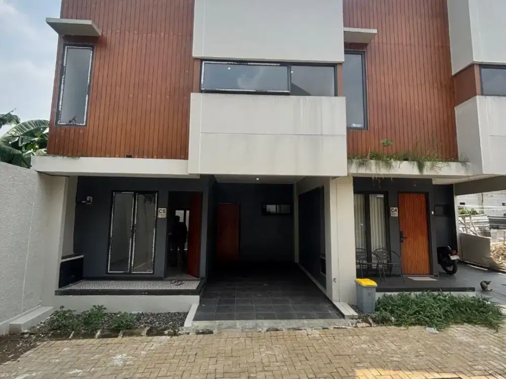TERMURAH Rumah 2 Lantai Akses Strategis menuju Jaksel dan Tangerang BSD