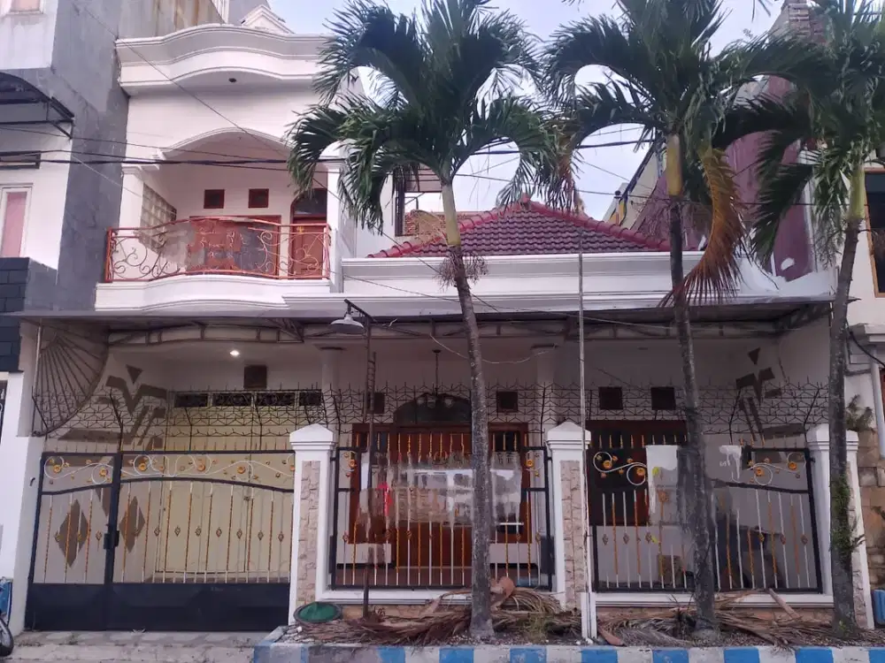 Rumah Griyasanta Jalan Kembar Patung Pesawat Suhat
