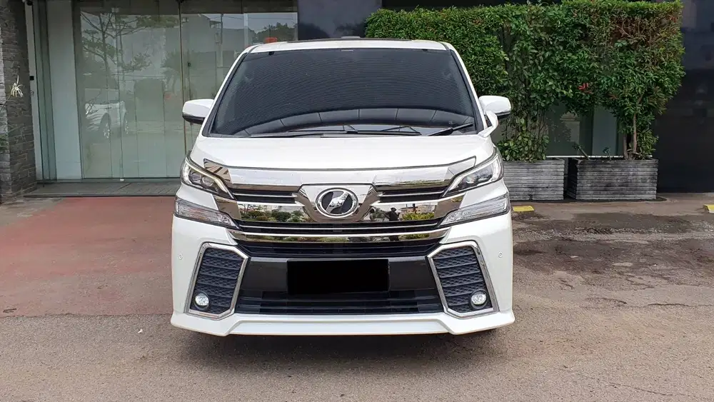Toyota Vellfire 2.5 ZG CBU Pilot Seat AT White On Black 2015 Low KM