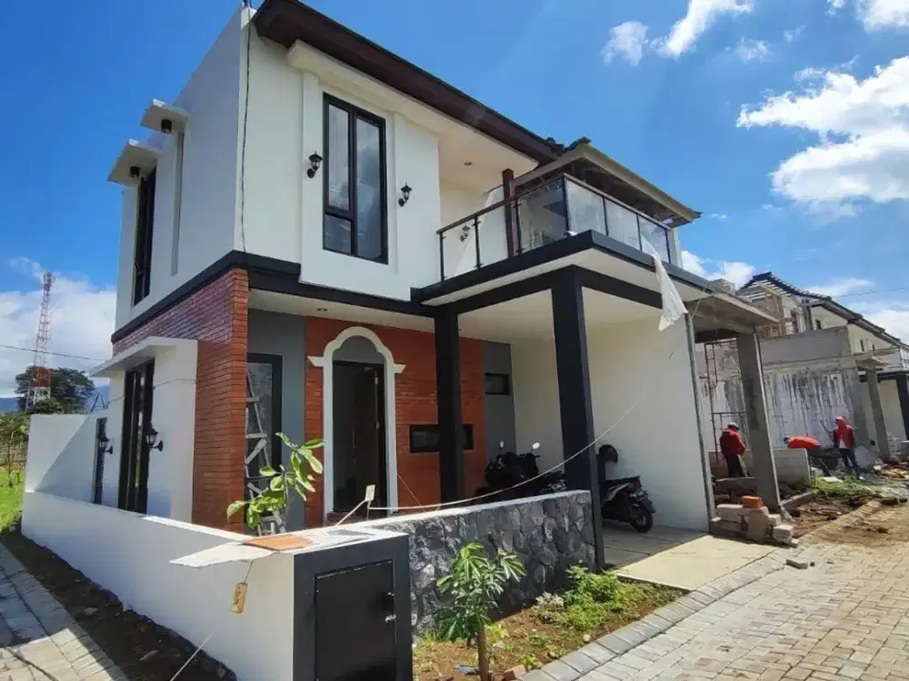 villa jawa modern 2 lantai dekat alun alun kota batu