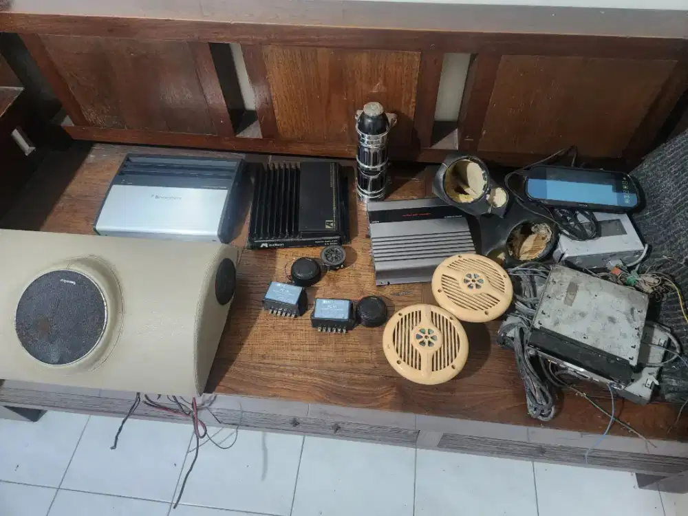 Dijual aodio mobil bekas power Aodison 2ch. Nakqmichi 2ch
