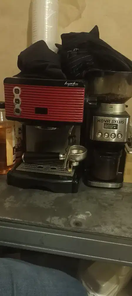 Mesin kopi Ferratti Ferro FCM3601 dan grinder KOVA Sylus