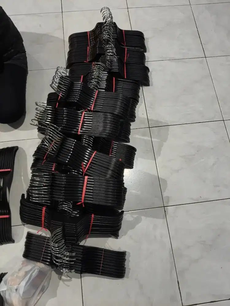 Gantungan/hanger baju dewasa