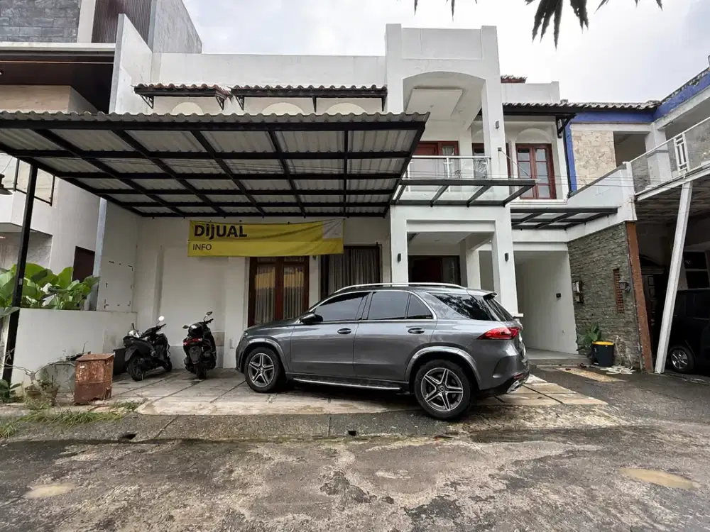 Rumah Siap huni modern classic, dekat tol jorr di Pejaten, Jakarta selatan
