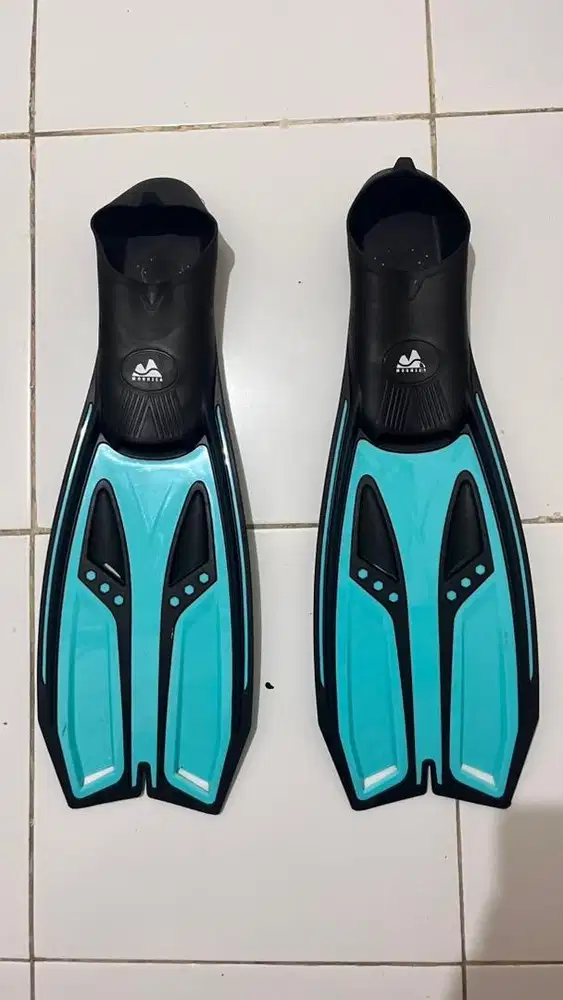 Fins merek Mounsea (ukuran 42-43)