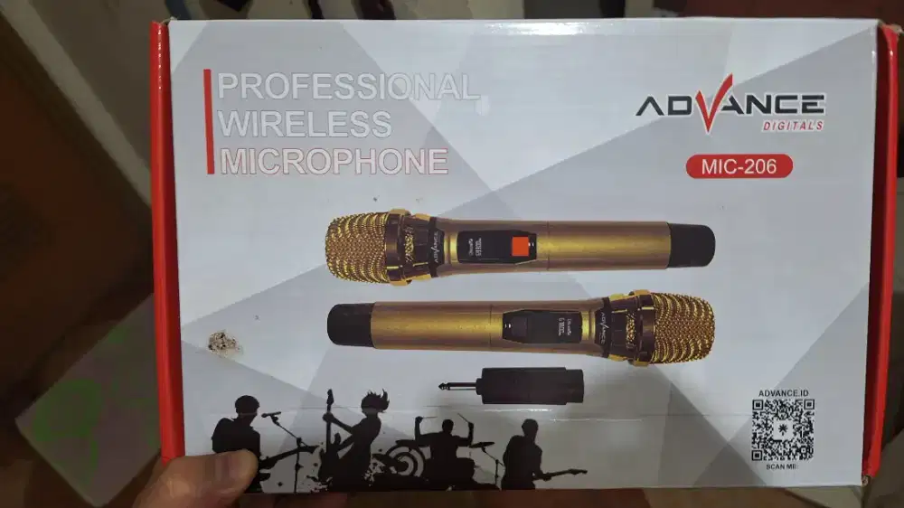 MIC Advance Wireless 2pcs + Baterai charger