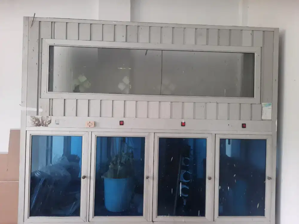 Lemari aluminium depot air isi ulang