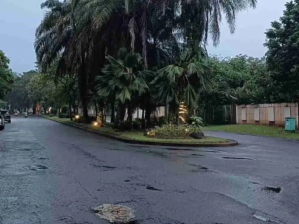 RUMAH CANTIK BSD  DALAM CLUSTER FAVORIT, NYAMAN  DEKAT STASIUN DAN AKSES TOLL