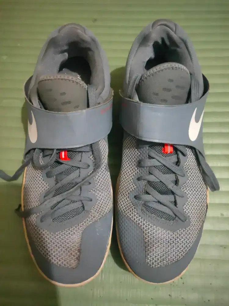 Sepatu pria merek Nike original