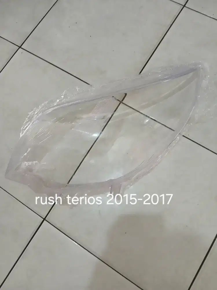 Kaca mika lampu depan rush terios 2015-2017