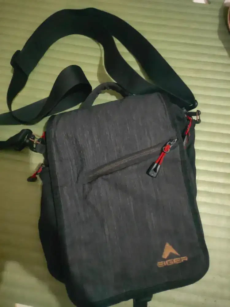 Tas Selempang eiger