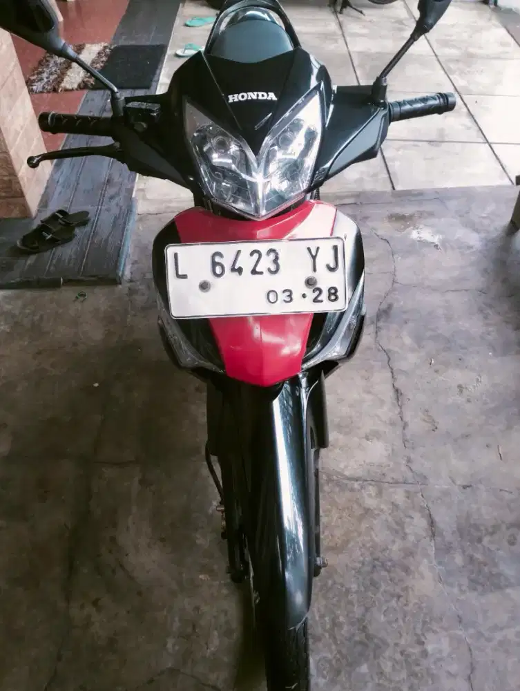 Supra x,125 warna merah