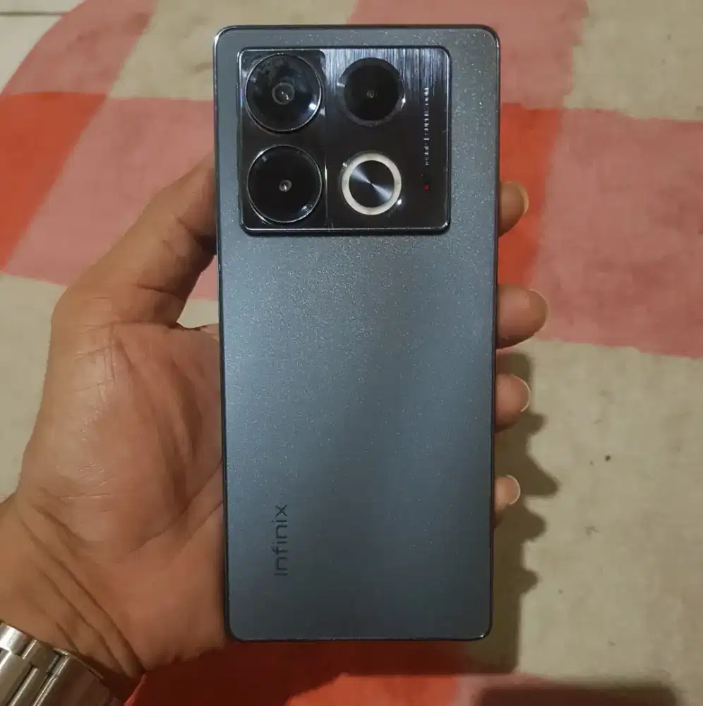 Infinix Note 40 8/256 HP dan Charger