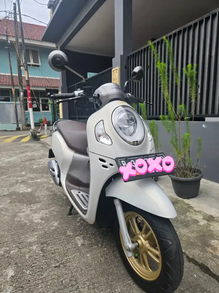 HONDA SCOOPY 2021 PRESTIGE WHITE PAJAK HIDUP MESIN HALUS