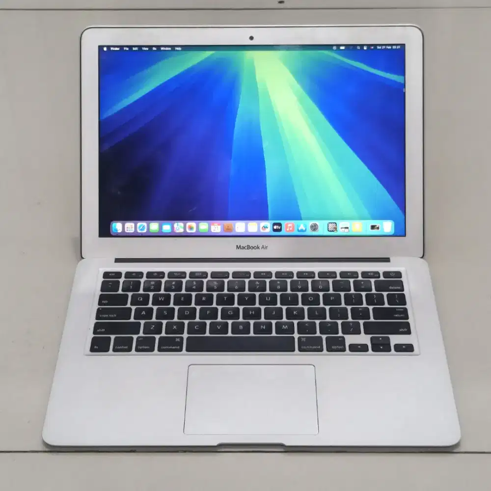Macbook Air (13- inch, 2017) i5 RAM 8/ SSD 128GB