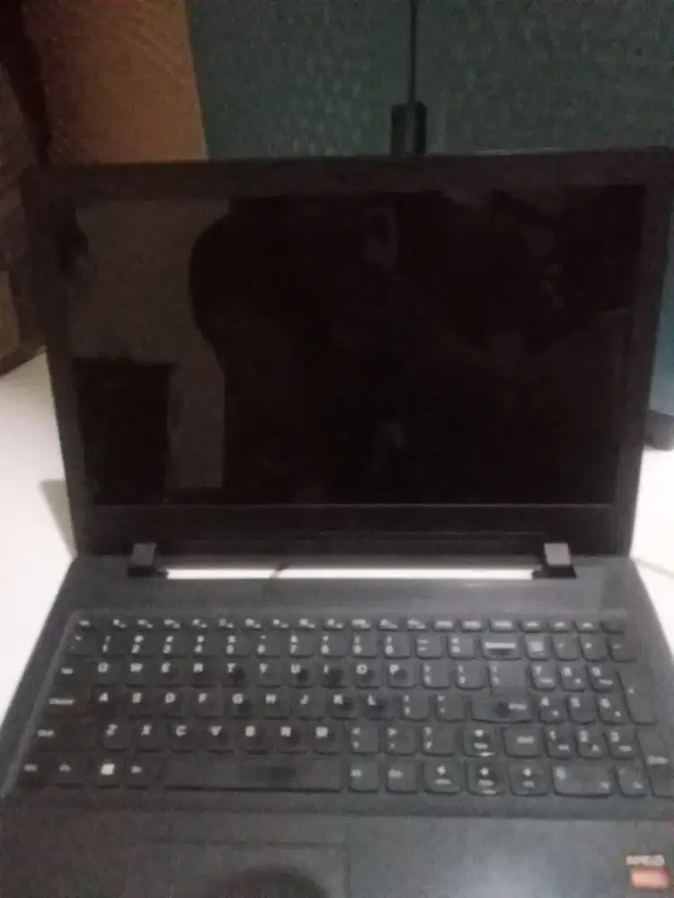 Laptop Lenovo layar 15.6 AMD A9 BACA DISKRIPSI