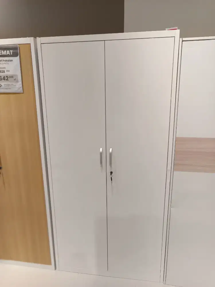 Lemari metal Selma/Informa