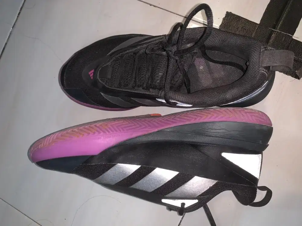 Sepatu adidas ukuran 42