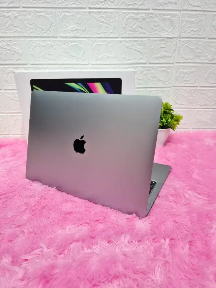 Apple Mac Pro M1 256Gb TouchBar Lengkap