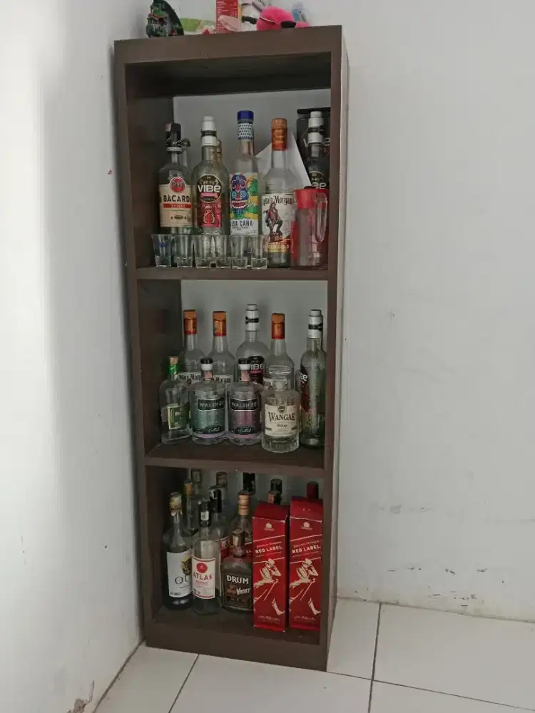 Rak pajangan serbaguna