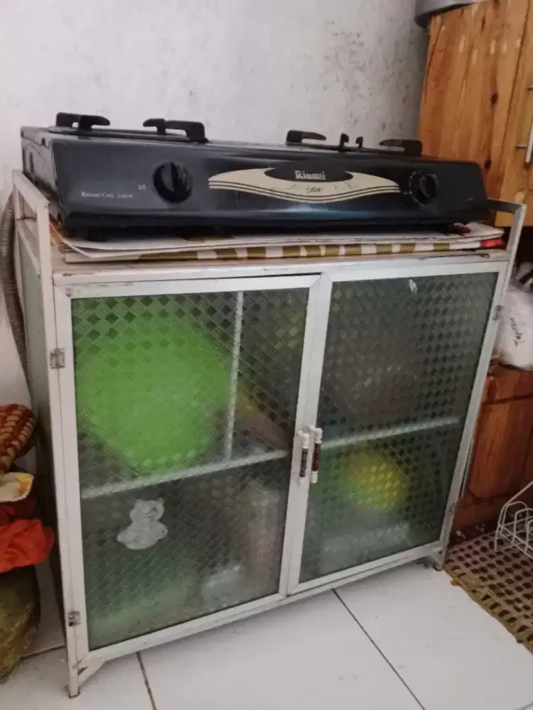 Rak piring dan kompor