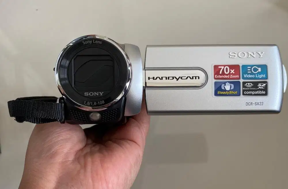 Handycam SONY DCR SX22E 70x zoom