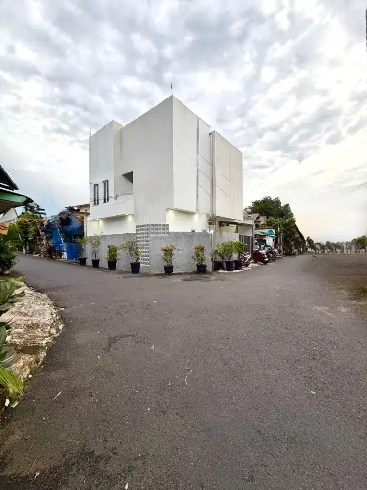 Satu-satunya rumah baru siap huni akses 2 mobil di Tebet