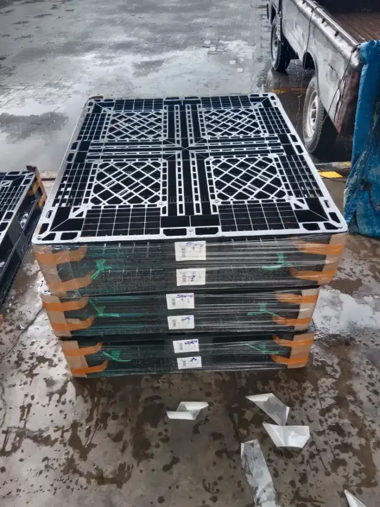 Pallet plastik bekas siap angkutan