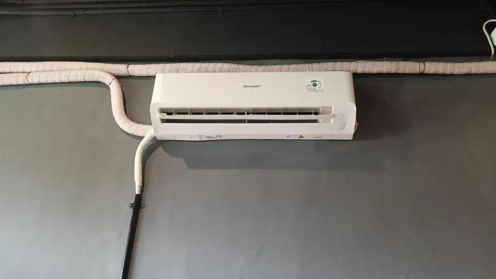 AC SHARP 1PK ( LIKE NEW ) PEMAKAIAN BARU 9 BULAN.