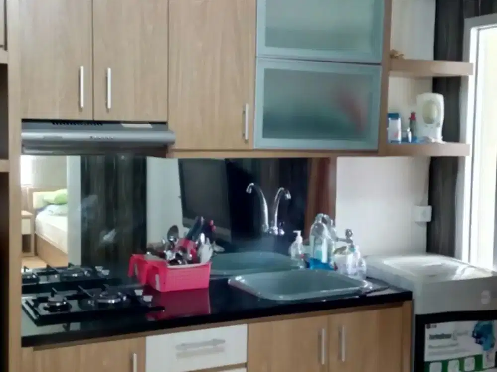 disewa apartemen green lake sunter,2BR fully furnished,view danau,AC 2 dan waterheater,best view,hoek,28 juta/6bulan